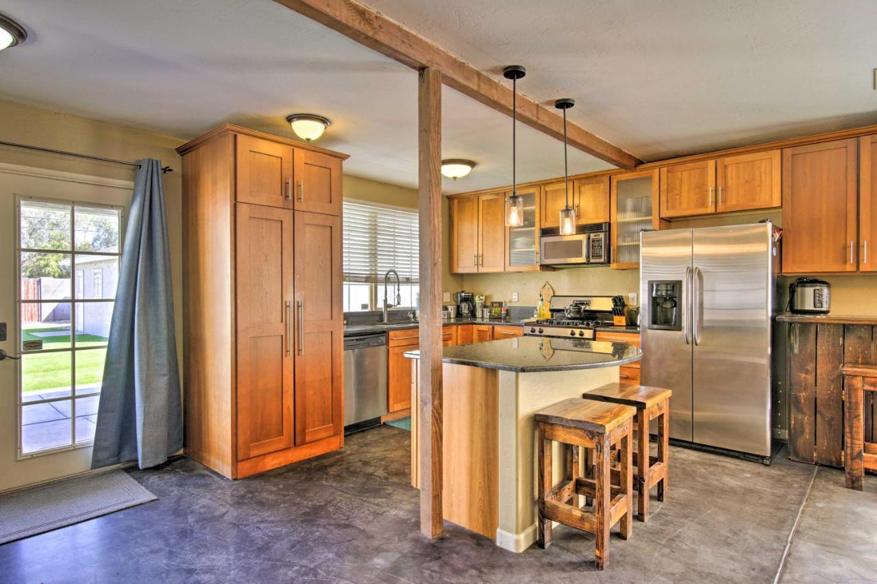 Central Phoenix Cottage With Private Yard! Bagian luar foto
