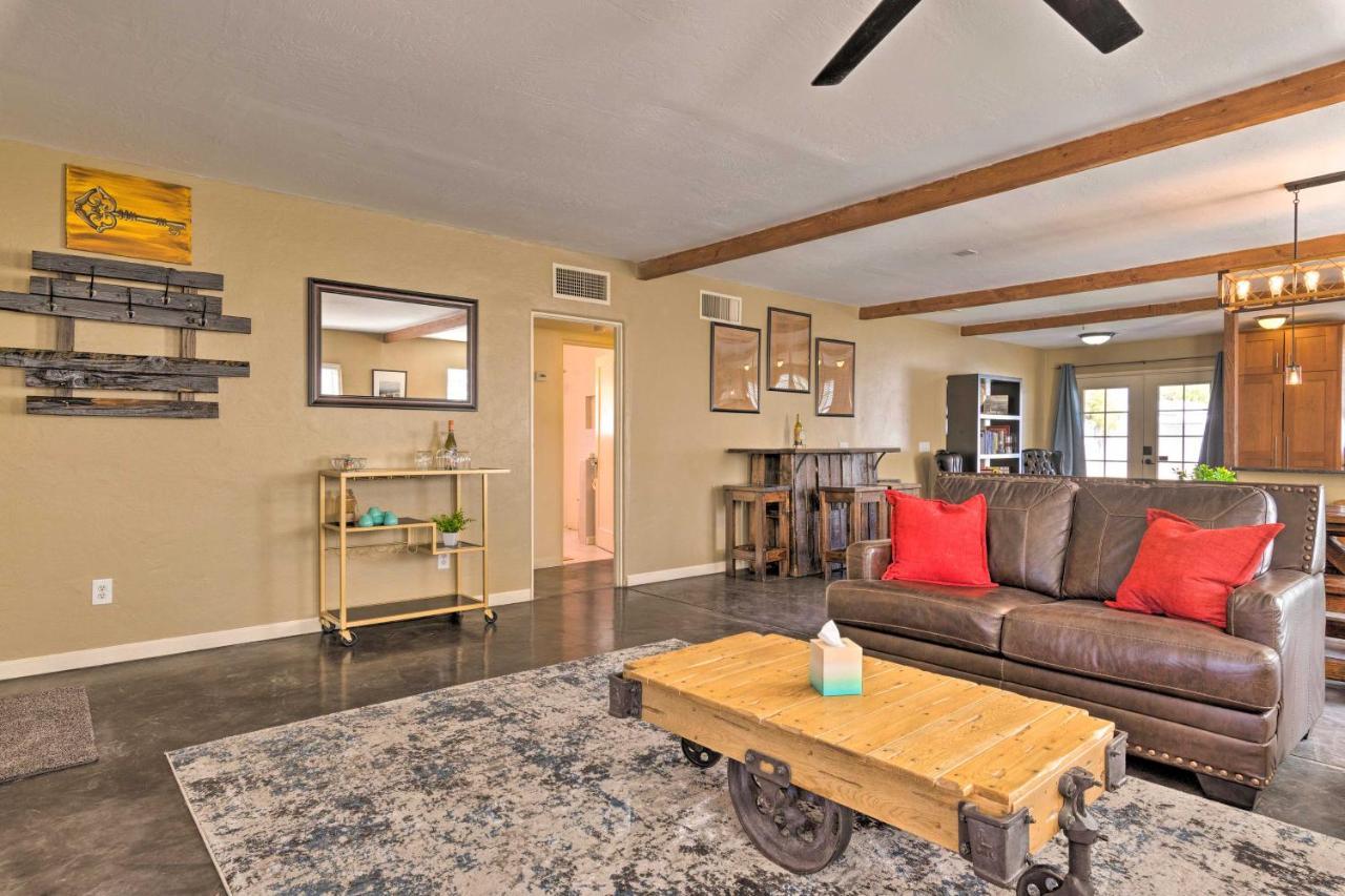 Central Phoenix Cottage With Private Yard! Bagian luar foto