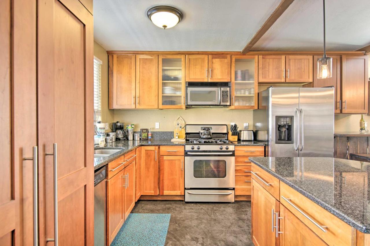 Central Phoenix Cottage With Private Yard! Bagian luar foto